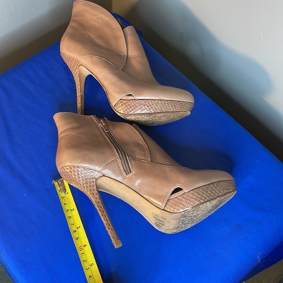 Charles David 5in leather heels - Picture 3 of 5